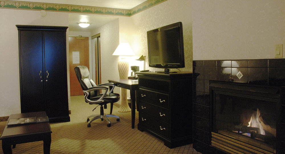 The Plaza Hotel & Suites ウィノナ エクステリア 写真